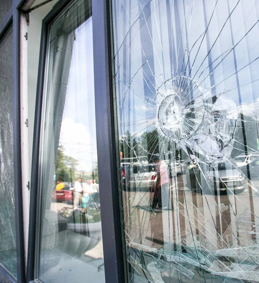comm broken glass img 3