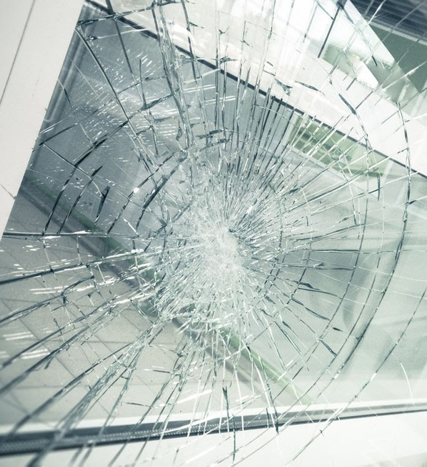 ind broken glass img
